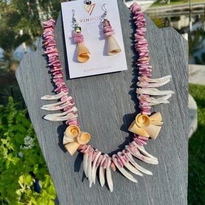 VINMOD Designs Natural Shells & Crystal Vintage Accents -  Necklace Set 19"